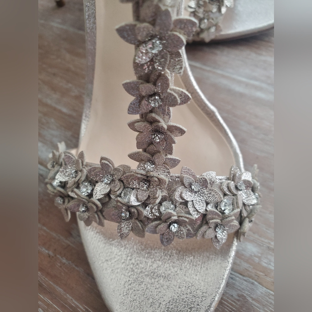 INC. Floral Embellished Sandals (Inc. International Concepts, Size 9) - Picture 2 of 5